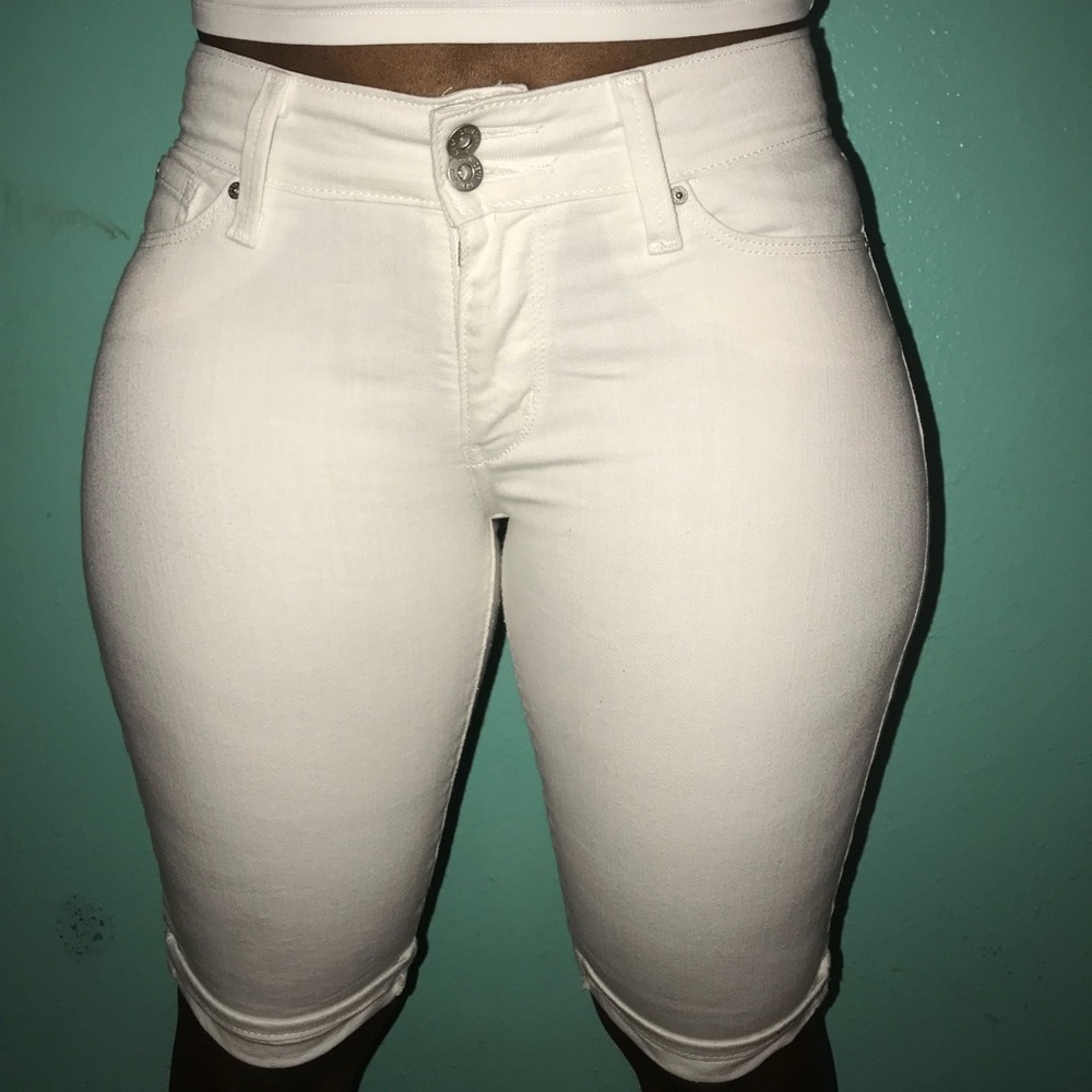 Levi’s white bermuda shorts
